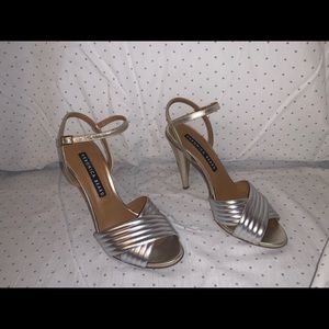 Veronica Beard gold and silver heel